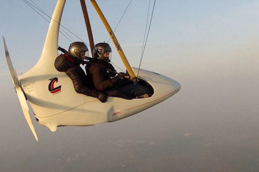 Le Cosmos C, une proposition restée sans suite de biplace composite à train rentrant mue par un Rotax 503 en 1988.